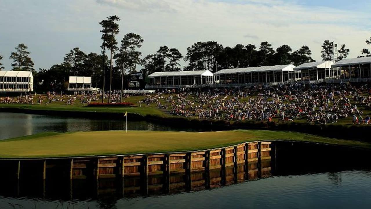 Wer sich nicht in das Gedränge am Hang begeben möchte, erhält ab diesem Jahr die Möglichkeit die Players Championship in ganz exklusivem Rahmen zu genießen. (Foto: Getty)