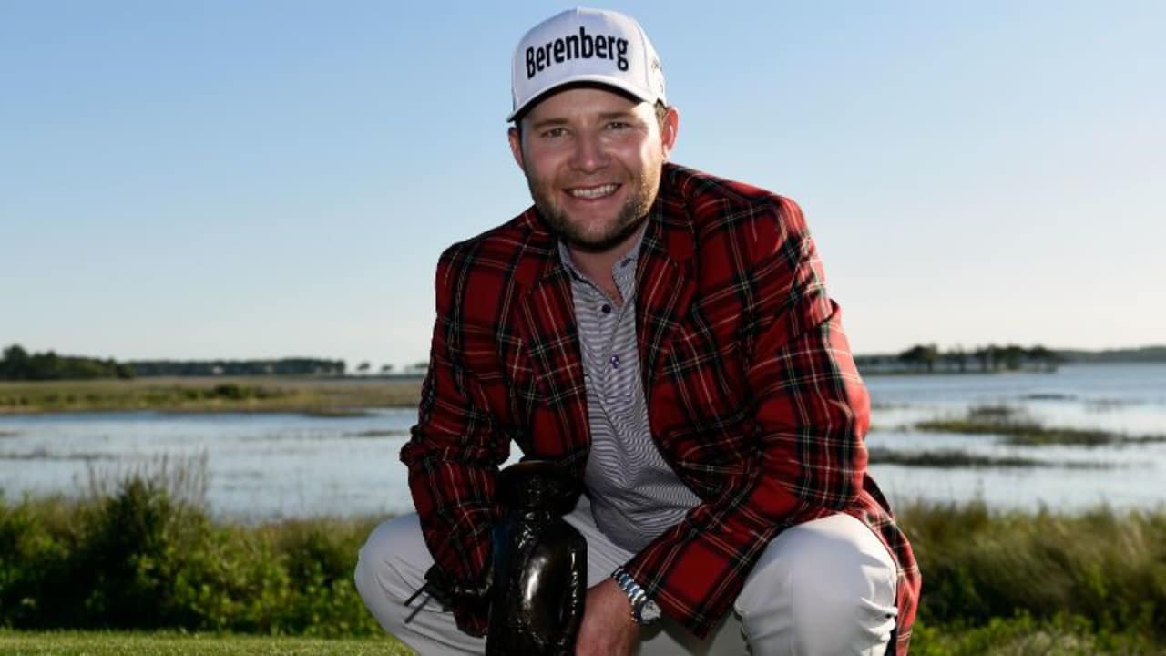 Branden Grace gewinnt die RBC Heritage und sichert sich neben dem Preisgeld und der Trophäe ein modisches Tartan-Jacket. (Foto: Getty)