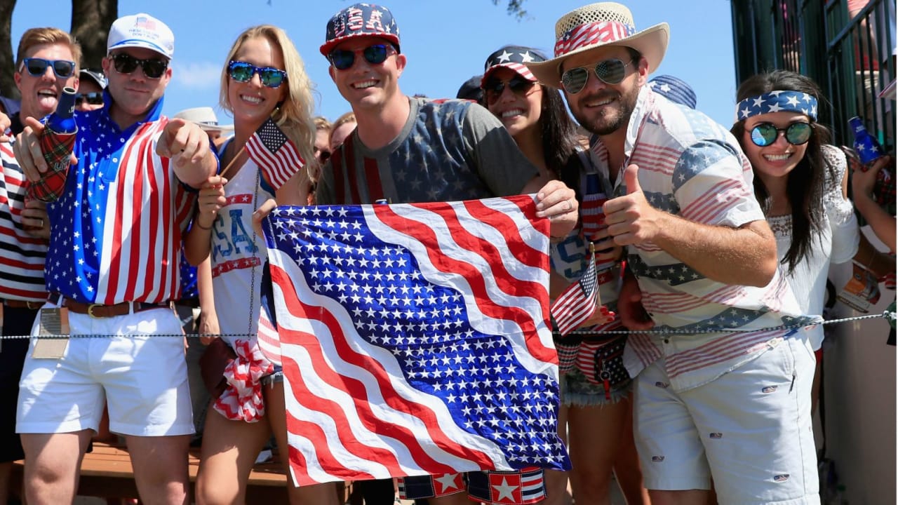 Texanische Fans feuern Jordan Spieth und Ryan Palmer beim Dean & Deluca Invitational an. (Foto: Getty)