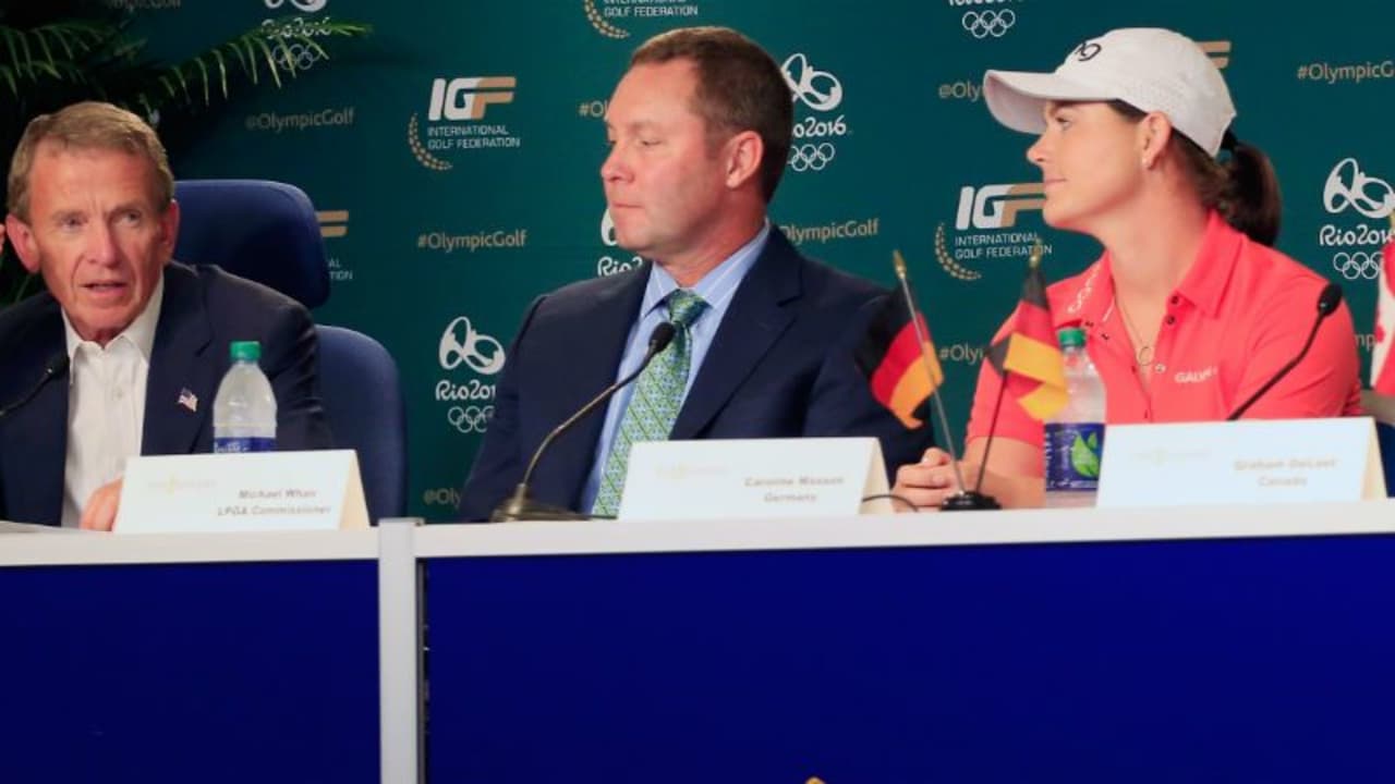 Von links nach rechts: Tim Finchem, Michael Whan und Caroline Masson bei einer Pressekonferenz über Golf bei Olympia 2016. (Foto: Getty)