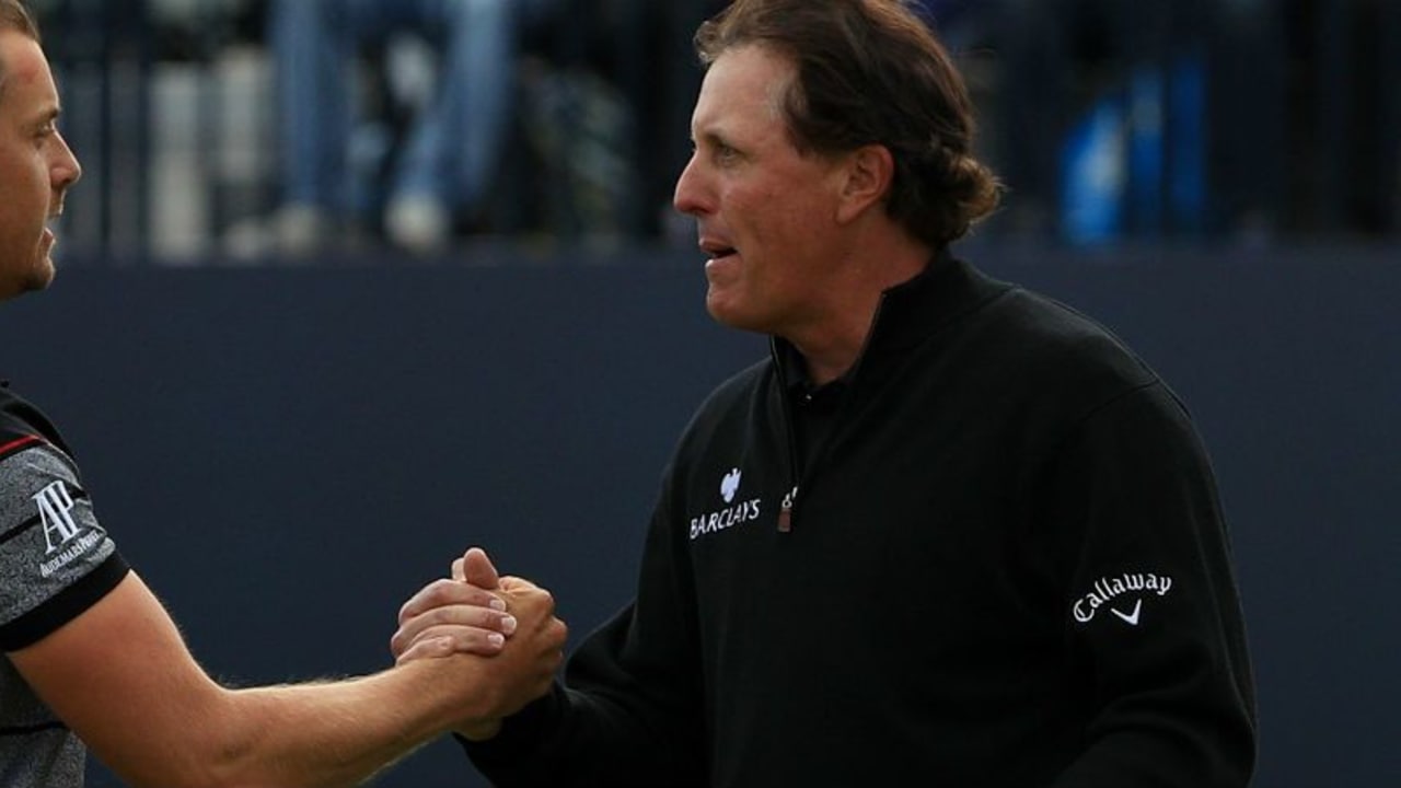 Henrik Stenson (links) und Phil Mickelson lieferten sich auf der Finalrunde der Open Championship ein episches Duell. (Foto: Getty)