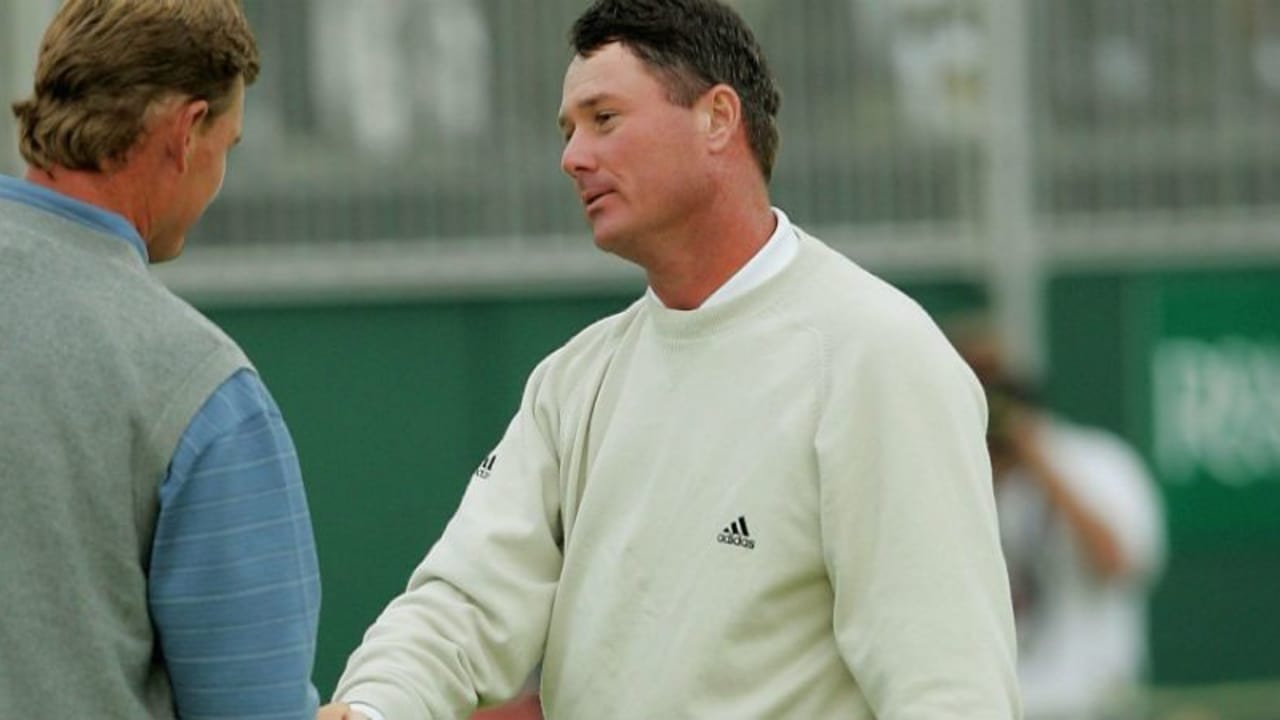 Lieferten sich ein packendes Stechen. Am Ende sicherte sich der Außenseiter den Claret Jug: Ernie Els und Todd Hamilton (rechts). (Foto: Getty)