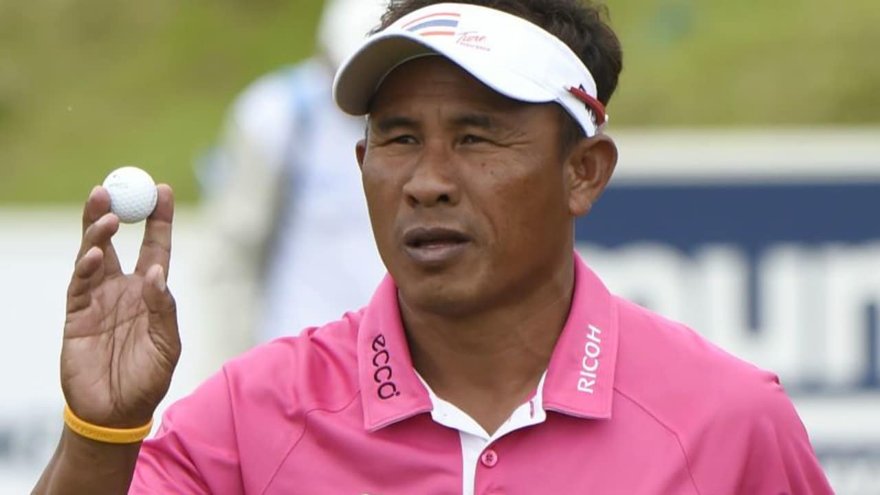 Thongchai Jaidee mit seinem Ball von Titleist. (Foto: Getty)
