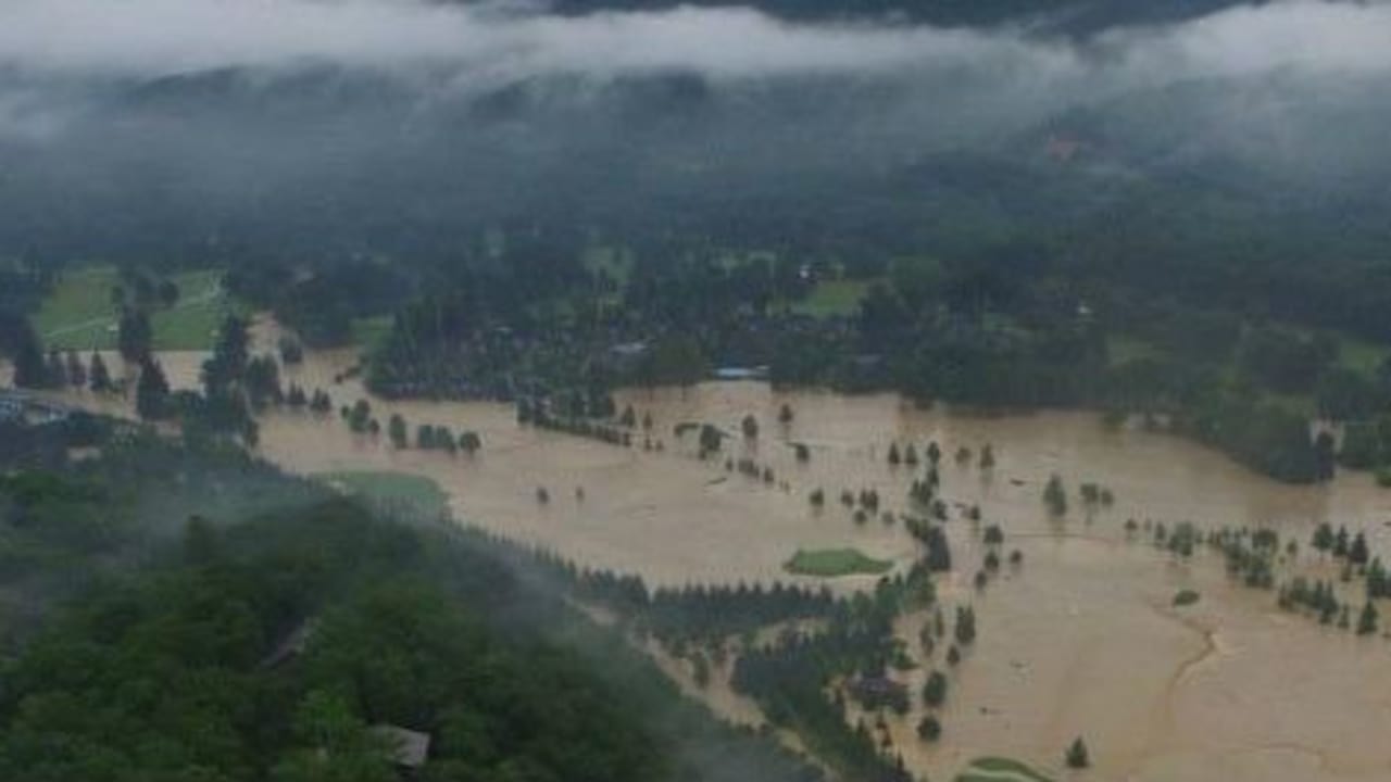 Wassermassen kennen keine Gnade: unerbittlich zog das feuchte Element eine Schneise der Zerstörung durch das Greenbrier Resort. (Foto: twitter.com/@GlobalGolfPost)