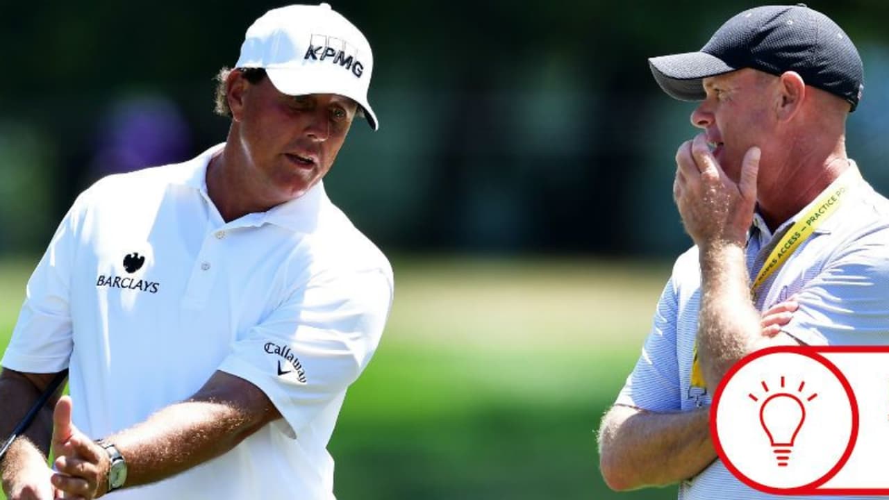 Phil Mickelson bespricht mit seinem Coach Andrew Getson sein Spiel. Werda wohl das Sagen hat? (Foto: Getty)