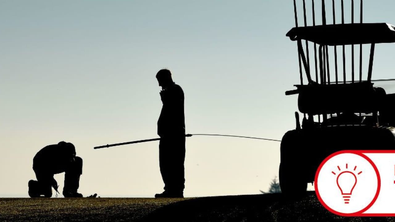 Greenkeeper bei der morgendlichen Arbeit. (Foto: Getty)
