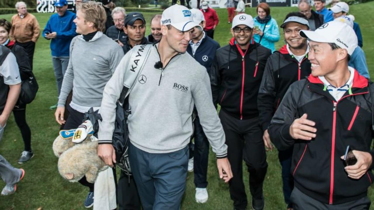 Martin Kaymer stattete den Teilnehmern des MercedesTrophy World Final in Stuttgart einen Besuch ab.
