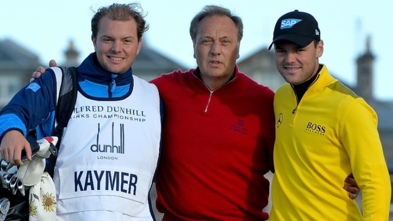 Mit der Familie bei der Alfred Dunhill Links Championship: Martin Kaymer (rechts) und sein Bruder Philip (links) nehmen ihren Vater in die Mitte. (Foto: Getty)