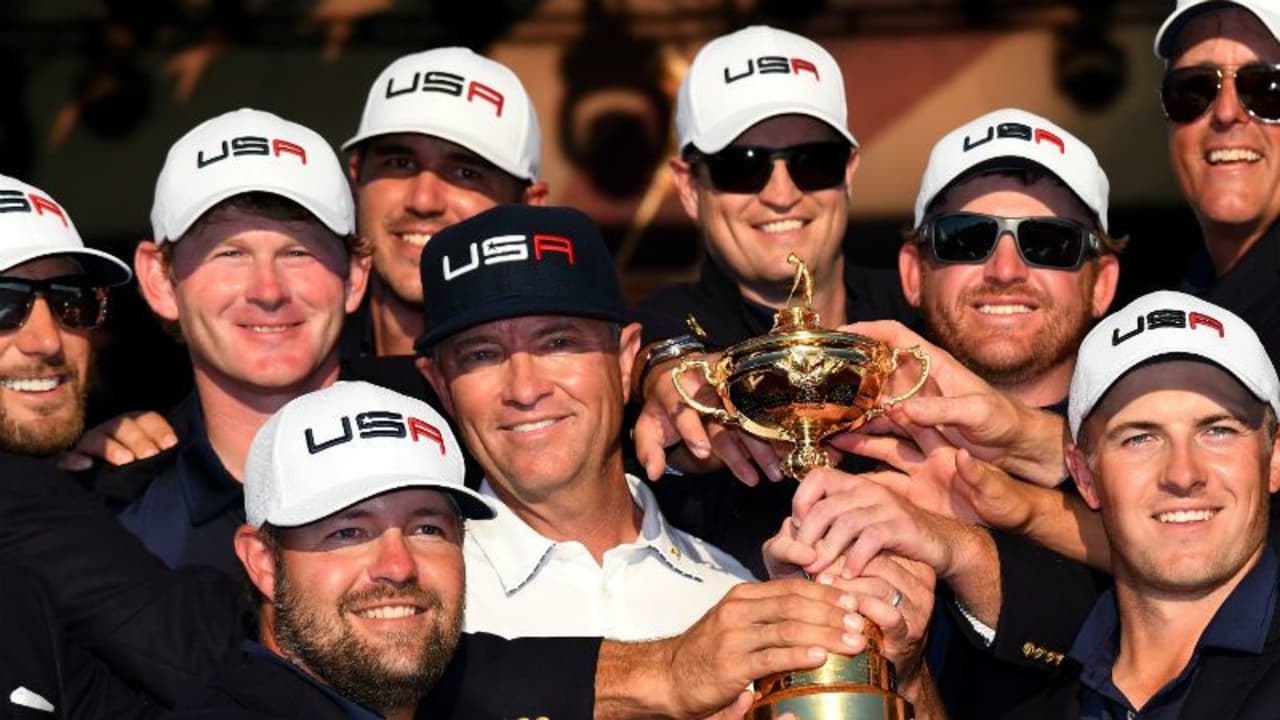 Sie wollten ihn gar nicht mehr hergeben: Team USA holt den Ryder Cup nach acht Jahren zurück auf den amerikanischen Kontinent. (Foto: Getty)