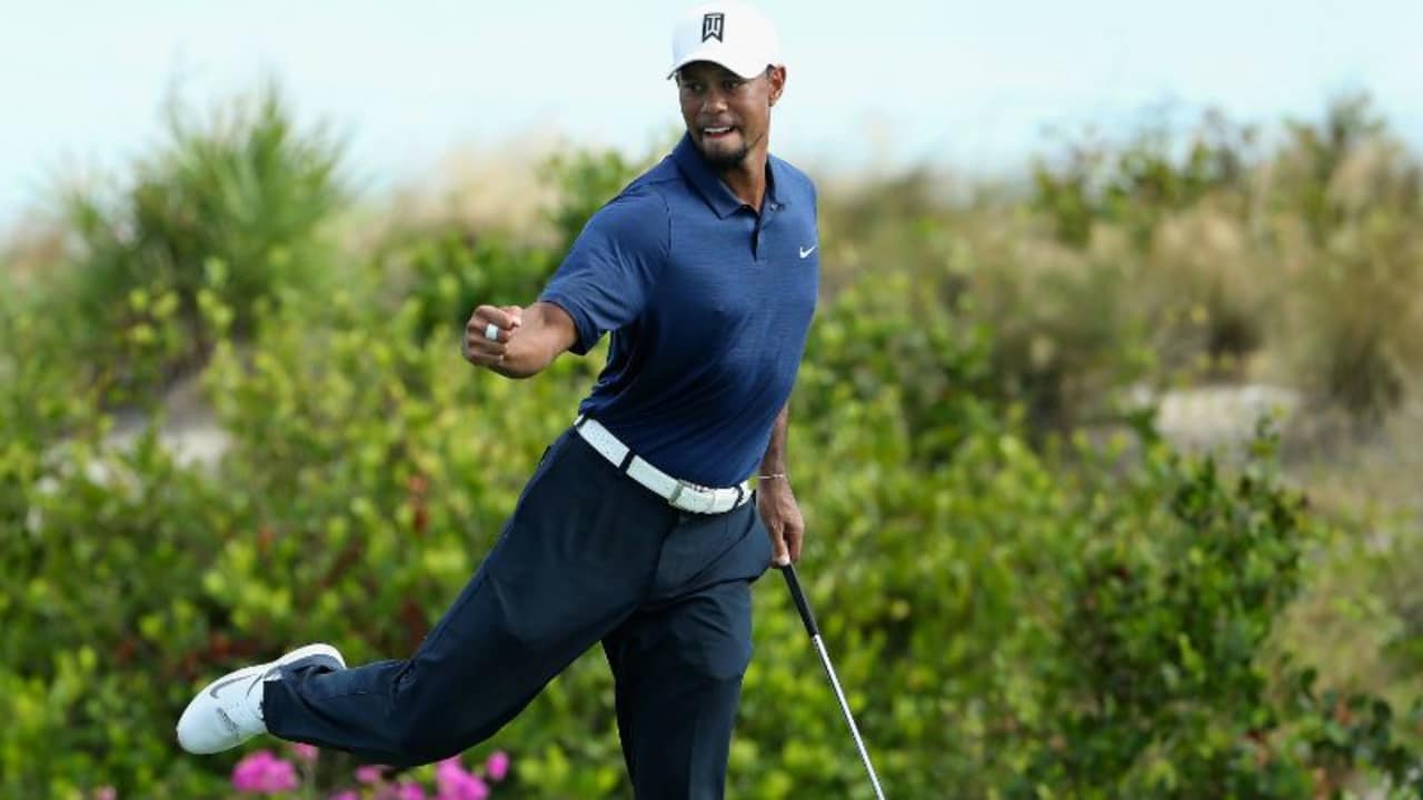 Endlich sehen wir den Tiger wieder jubeln! Während der zweiten Runde der Hero World Challenge hatte er allen Grund dazu. (Foto: Getty)