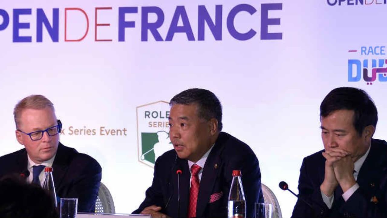 Keith Pelley (l) mit Vertretern des neuen Titelsponsors der Open de France HNA. (Foto: Getty)
