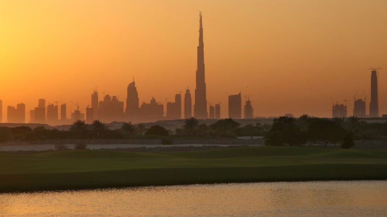 Golf in Dubai ist nicht nur bei den Profis beliebt, auch Touristen zieht es auf die zahlreichen Golfplätze am Persischen Golf.