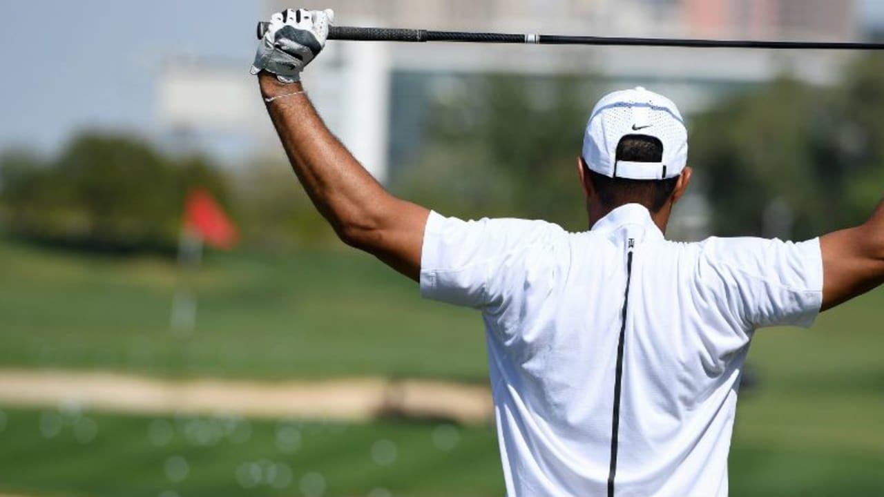 Tiger Woods hat die Omega Dubai Desert Classic nach der ersten Runde aufgrund von Rückenbeschwerden abrechen müssen. (Foto: Getty)