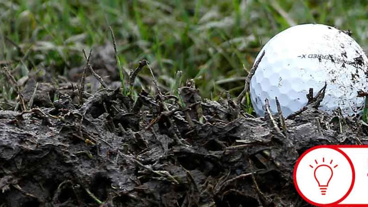 Liegt der Ball im Matsch, weiß man besser, was zu tun ist. (Foto: Getty)