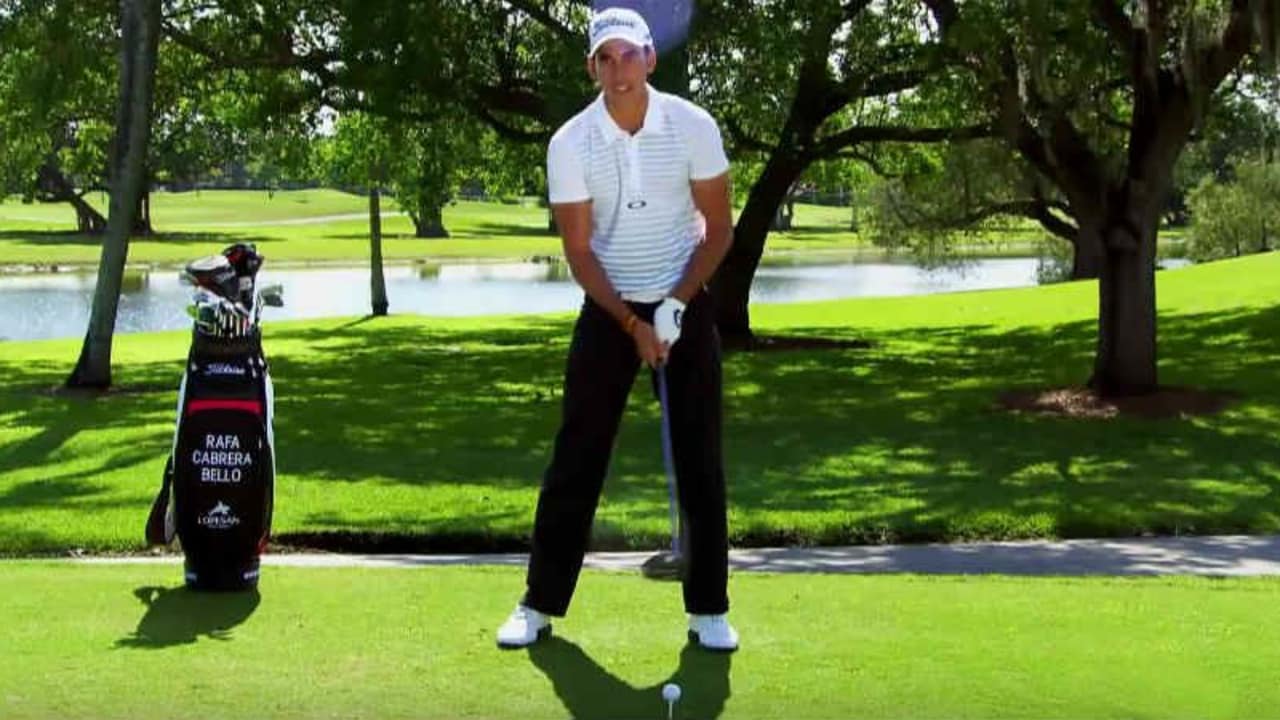European-Tour-Spieler Rafael Cabrera Bello gibt bei der BMW Internatiponal Open in München eine Golf Clinic. (Foto: Youtube/Titleist)