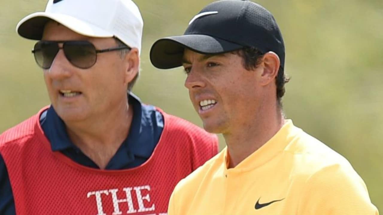 Rory McIlroy (r.) war viele Jahre erfolgreich mitseinem Caddie JP Fitzgerald auf den Touren unterwegs.