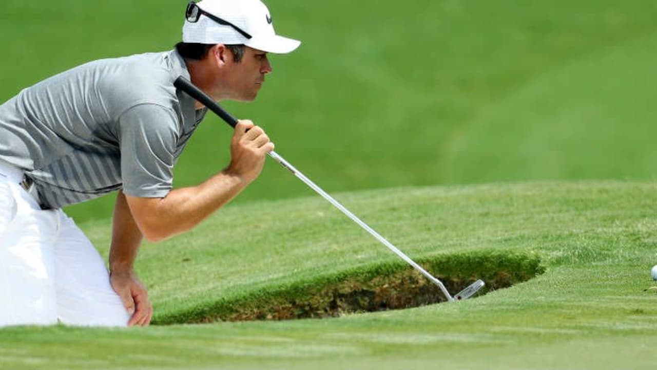 Putten oder Chippen? Paul Casey greift zum Putter, obwohl er im Bunker steht. (Foto: Getty)