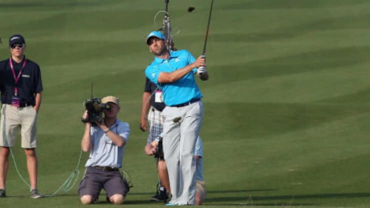 Genau unter die Lupe genommen wird hier Sergio Garcia. Der Schwung der Dame im Video ist ähnlich spektakulär. (Foto: Getty)