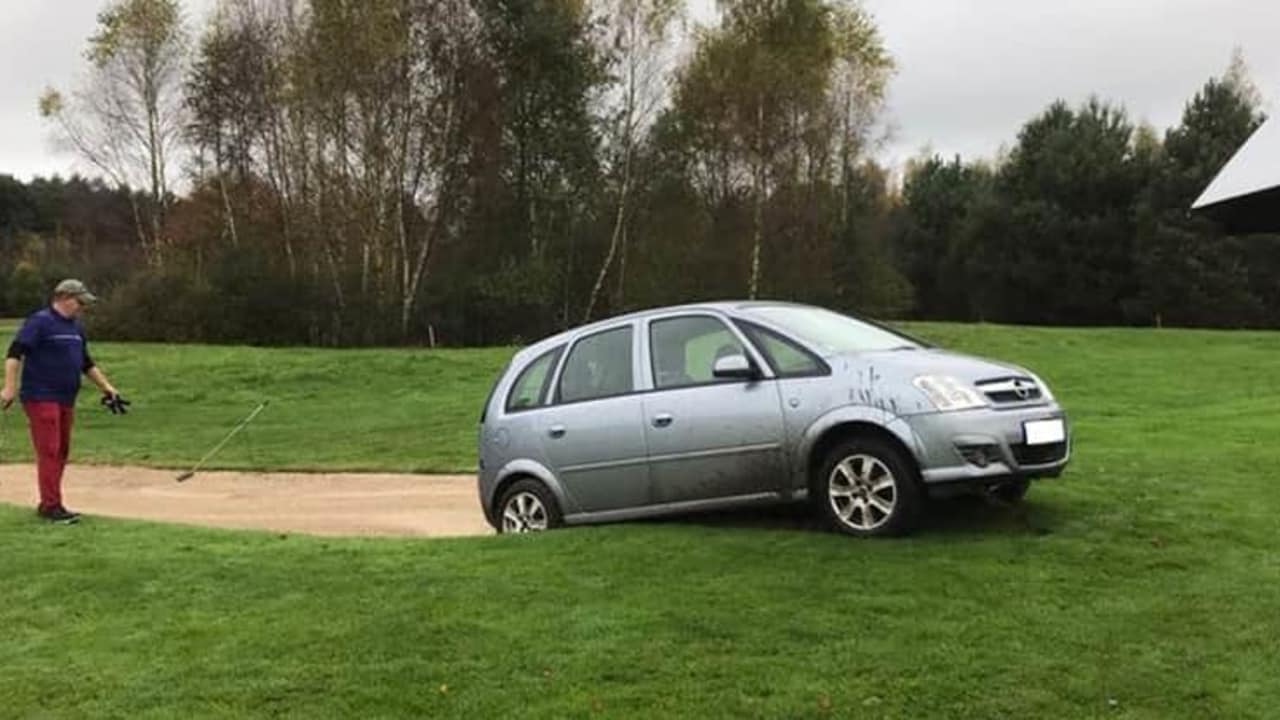 Navi leitet Auto auf Golfplatz