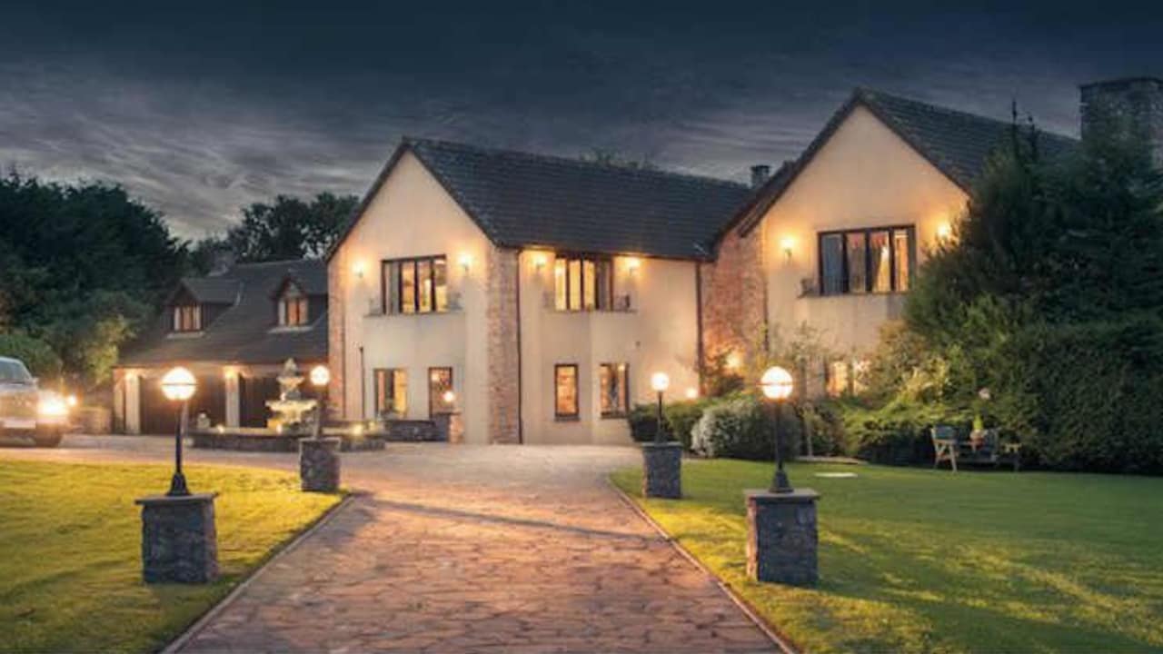 Millionär verlost Villa mit Golfplatz und Rolls-Royce. (Foto: Twitter/@MillionMansion)