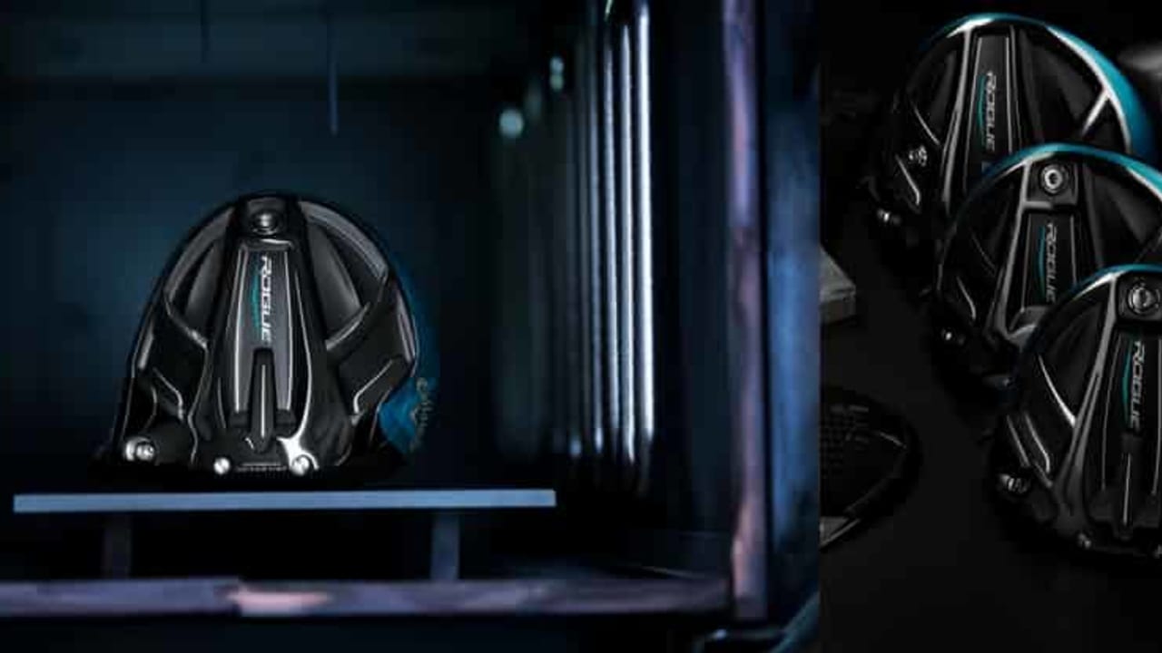 Die Callaway Rogue Driver und Hölzer präsentieren sich in einem futuristisch anmutenden Schwarz und Blau. (Foto: Callaway)