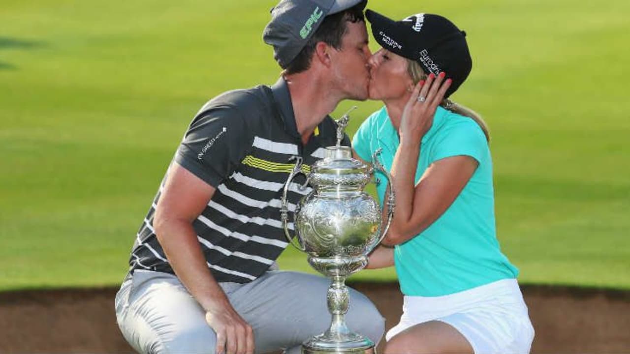 Chris Paisley mit seiner Frau, die bei der South African Open als Caddie an seiner Seite war. (Foto: Getty)