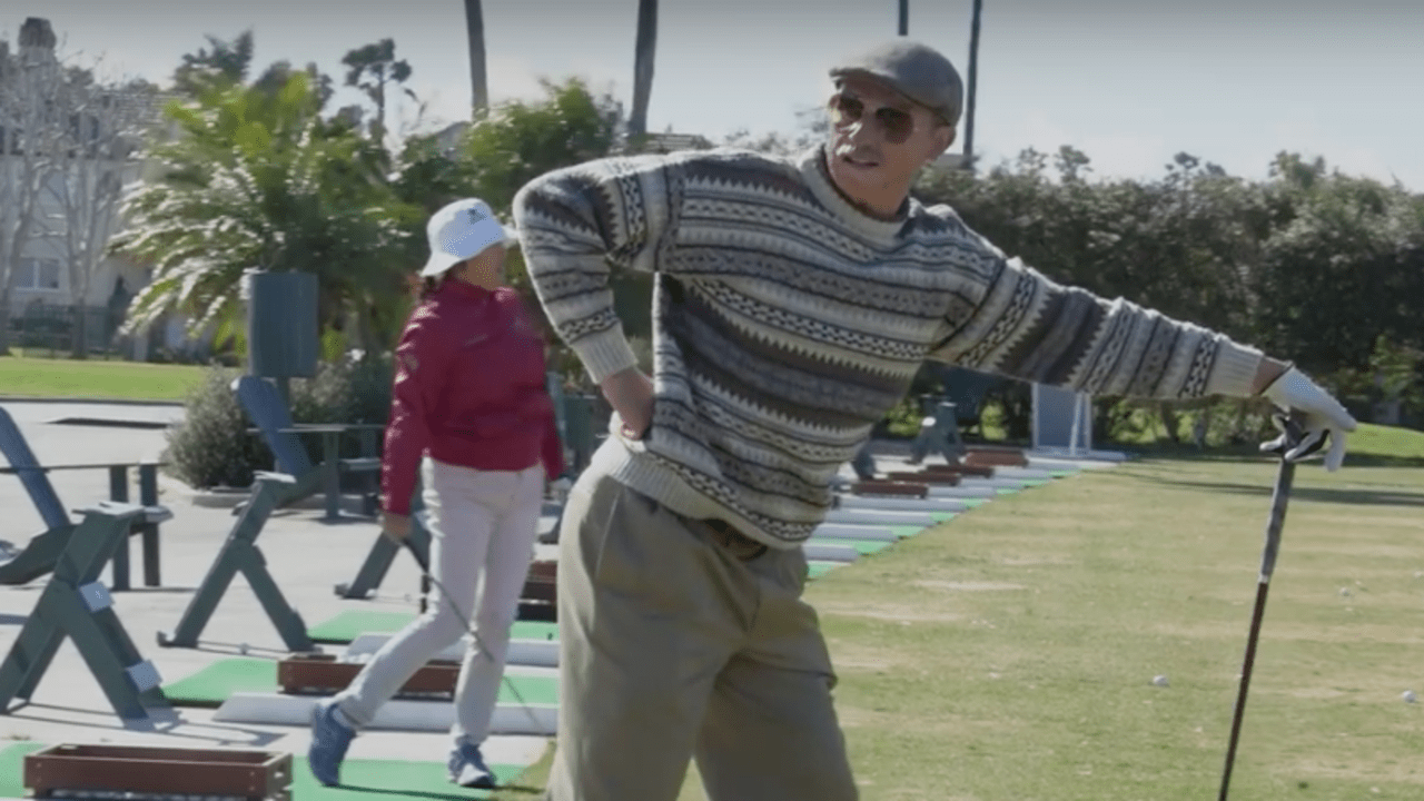 Zweifacher World-Long-Drive-Sieger Jamie Sadlowski in der Verkleidung eines 80-Jährigen. (Foto: Screenshot YouTube.com)