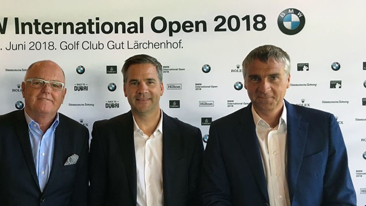 Josef Spyth, Geschäftsführer des GC Gut Lärchenhof, Friedrich Ebel, Leiter Sportmarketing BMW, und Marco Kaussler (v.l.n.r.), Turnierdirektor, bei der ersten Pressekonferenz der BMW International Open 2018. (Foto: Golf Post)