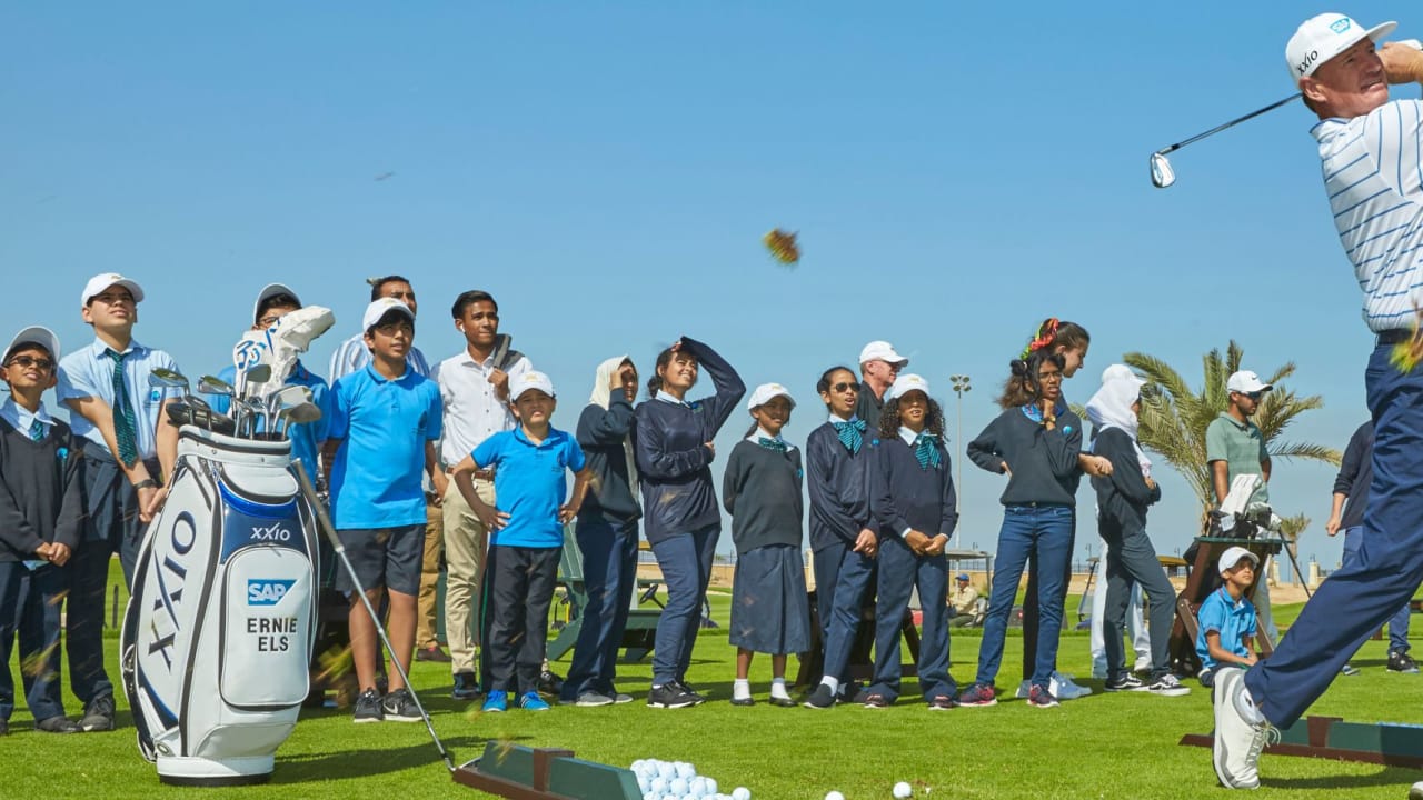 European Tour Eröffnung Royal Greens Golf and Country Club Saudi Arabien Ernie Els Andrew Beef Johnston (Foto: Performance54)