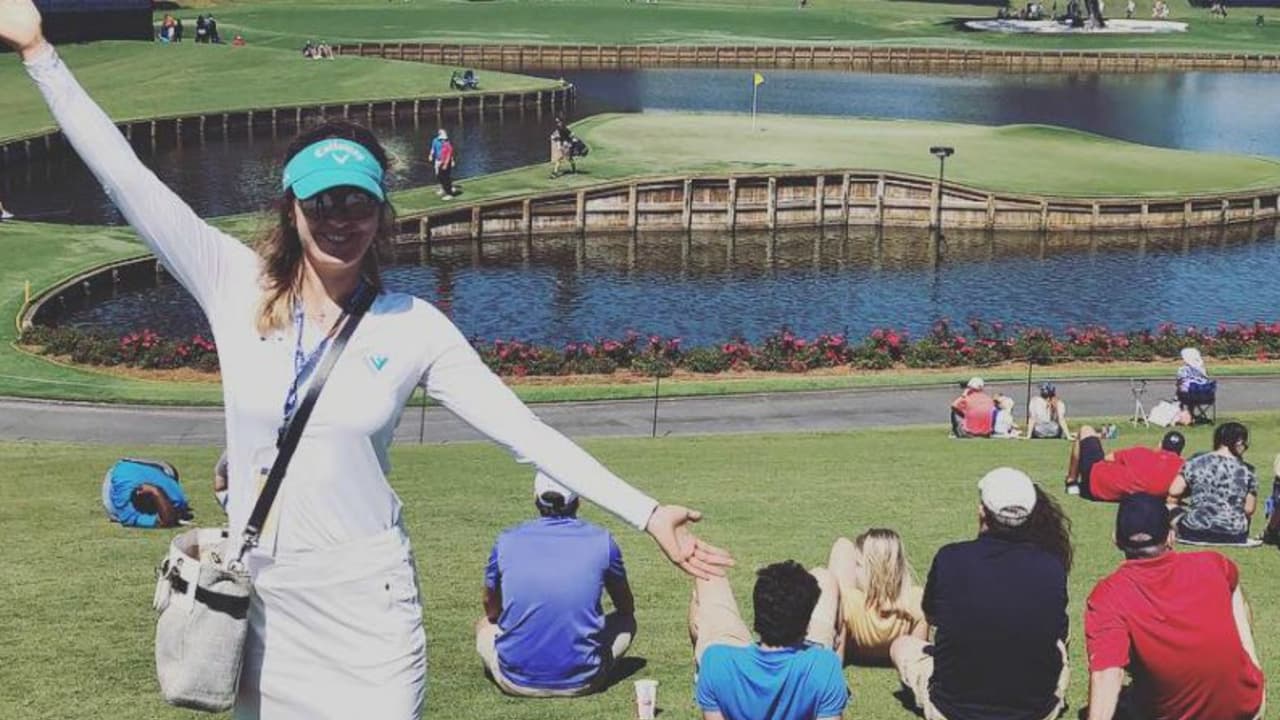 Sandra Gal vor dem Inselgrün an der 17. Bahn des TPC Sawgrass vor der Players Championship 2018. (Foto: Instagram.com/@thesandragal)