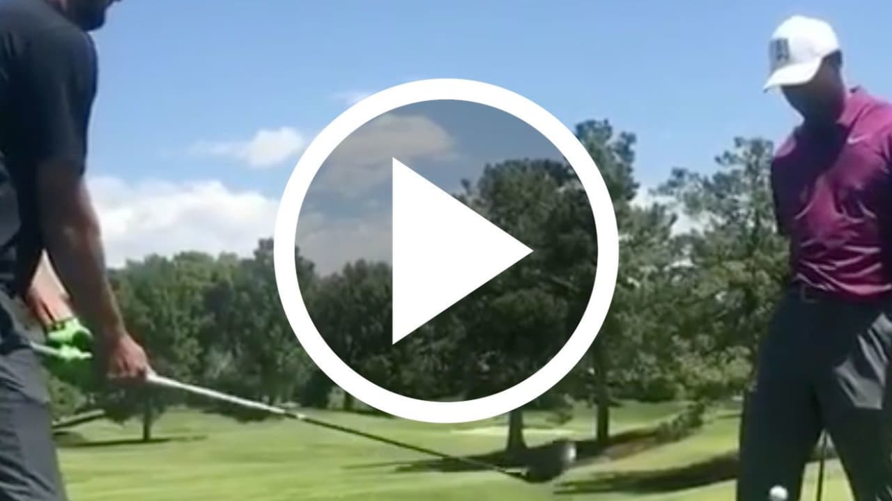 Tiger Woods gelang gemeinsam mit Trickshot Künstler Joshua Kelley eine kleine Showeinlage. (Foto: @tgrliveevents/Instagram)
