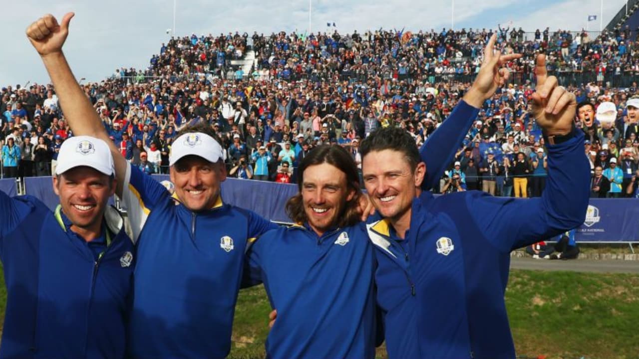 Die englischen Ryder Cupper nach dem Sieg beim Ryder Cup 2018 in Paris. (Foto: Getty)