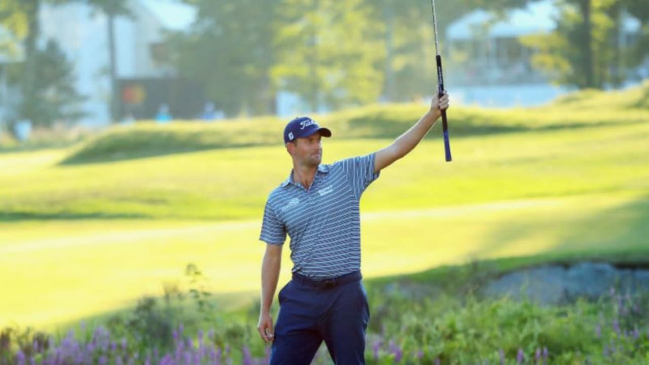 Webb Simpson beim Jubel nach seinem sensationellen Putt zum Eagle und zur Führung auf der PGA Tour an Loch 18. (Foto: Getty)