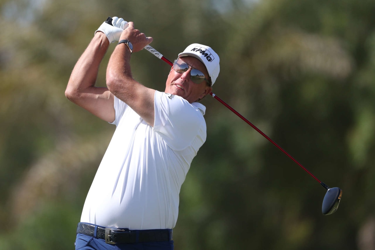 AL MUROOJ, SAUDI ARABIA - FEBRUARY 05: Phil Mickelson of The USA tees off the second hole during day three of the PIF Saudi International at Royal Greens Golf & Country Club on February 05, 2022 in Al Murooj, Saudi Arabia. (Photo by Oisin Keniry/Getty Images)