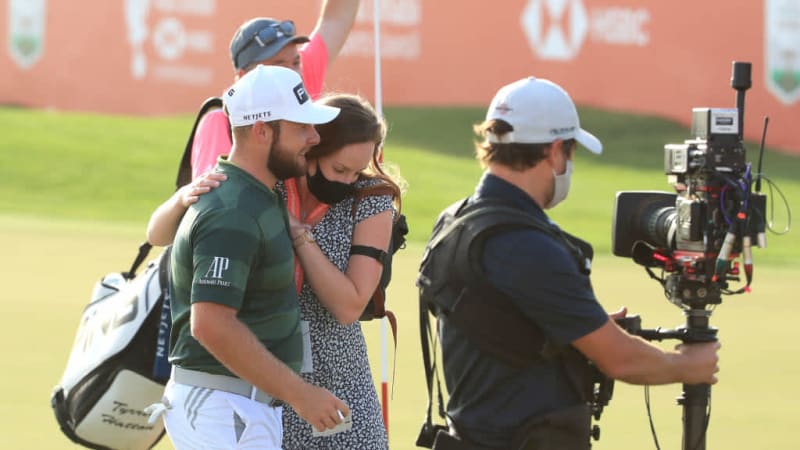 Tyrrell Hatton feiert mit sein...