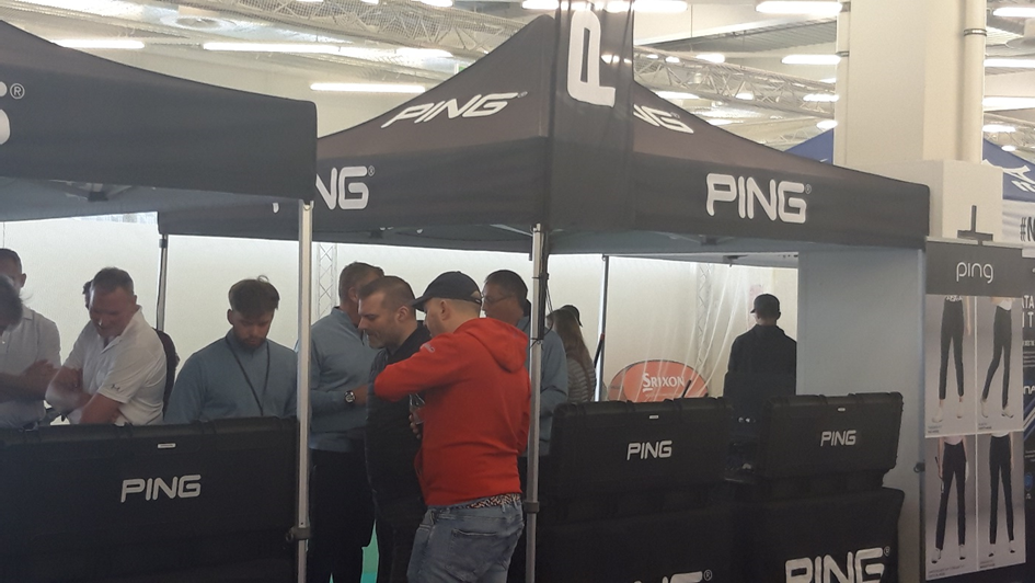Es waren viele namhafte Hersteller vor Ort - von Srixon über TaylorMade und Callaway bis PING.