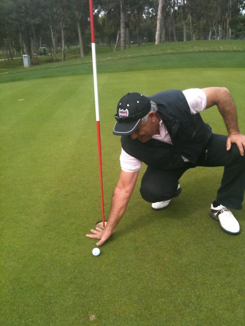 &nbsp;Husni Ahmad(75) verpasste im Trainingslager in Belek das Hole-in-One nur um Zentimeter.&nbsp;Jetzt hofft der Senior in Rheine auf den Volltreffer - für einen neuen Driver. (Foto: Henry Habel)