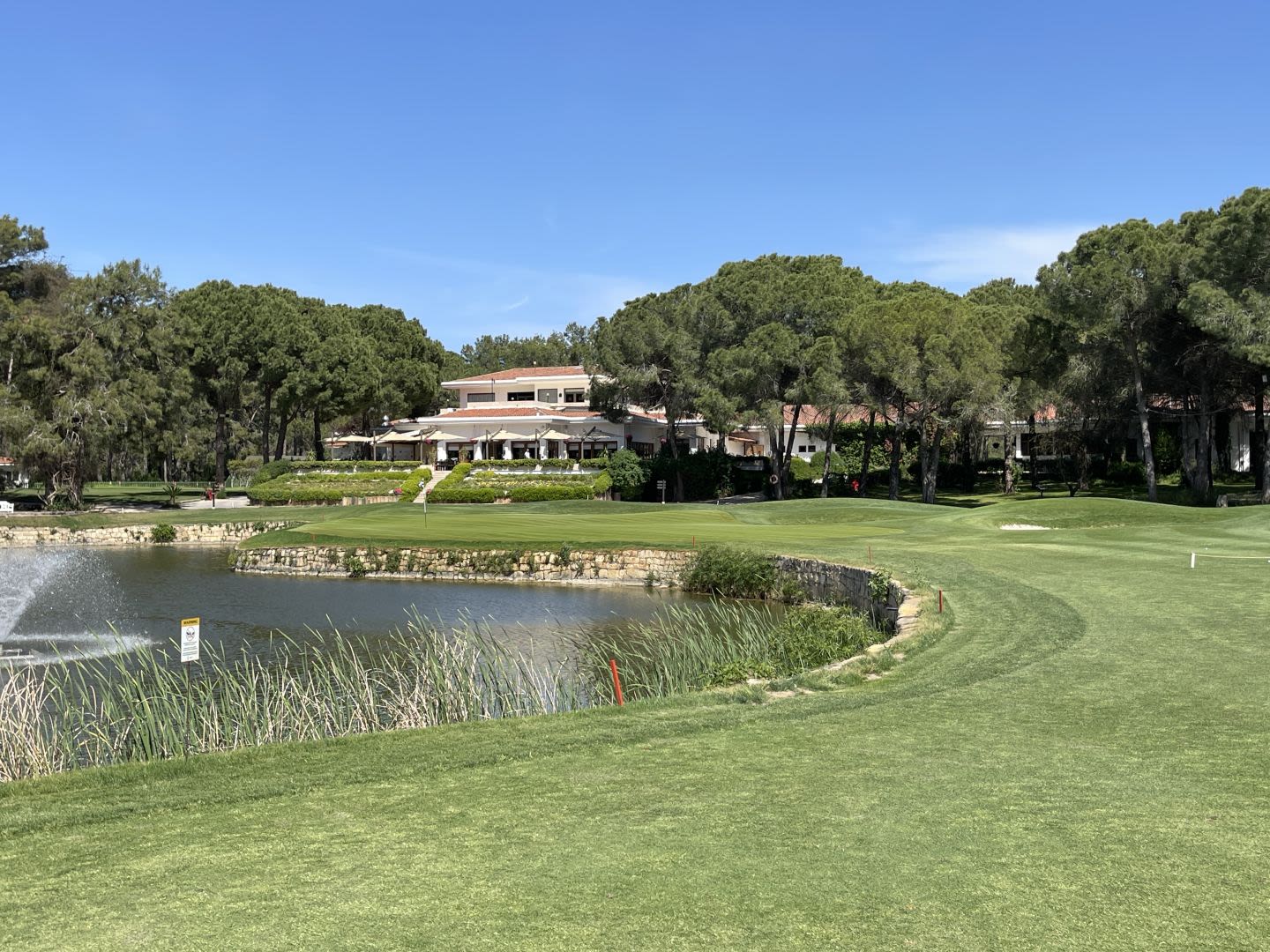 The National Golf Club mit Clubhaus