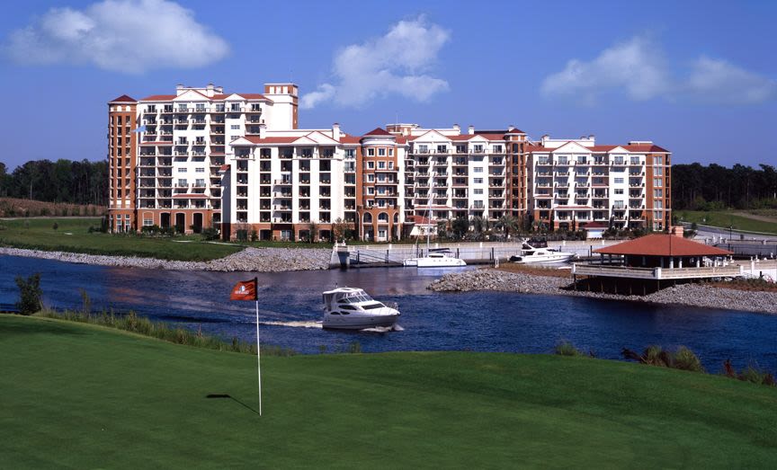 Golf in Myrtle Beach mit Blick auf das Marina Inn at Grande Dunes