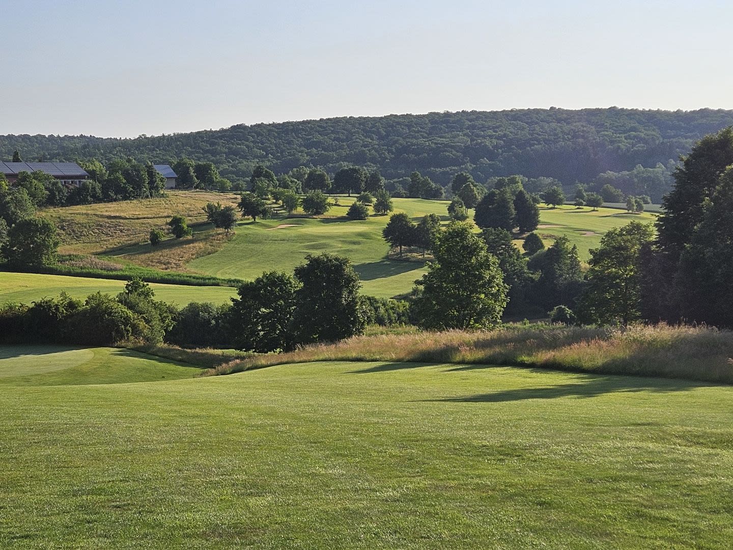 Vom Panorama und den Aussichten her ein toller Platz - ruhig mal den Golfplatz Donauwörth ausprobieren.