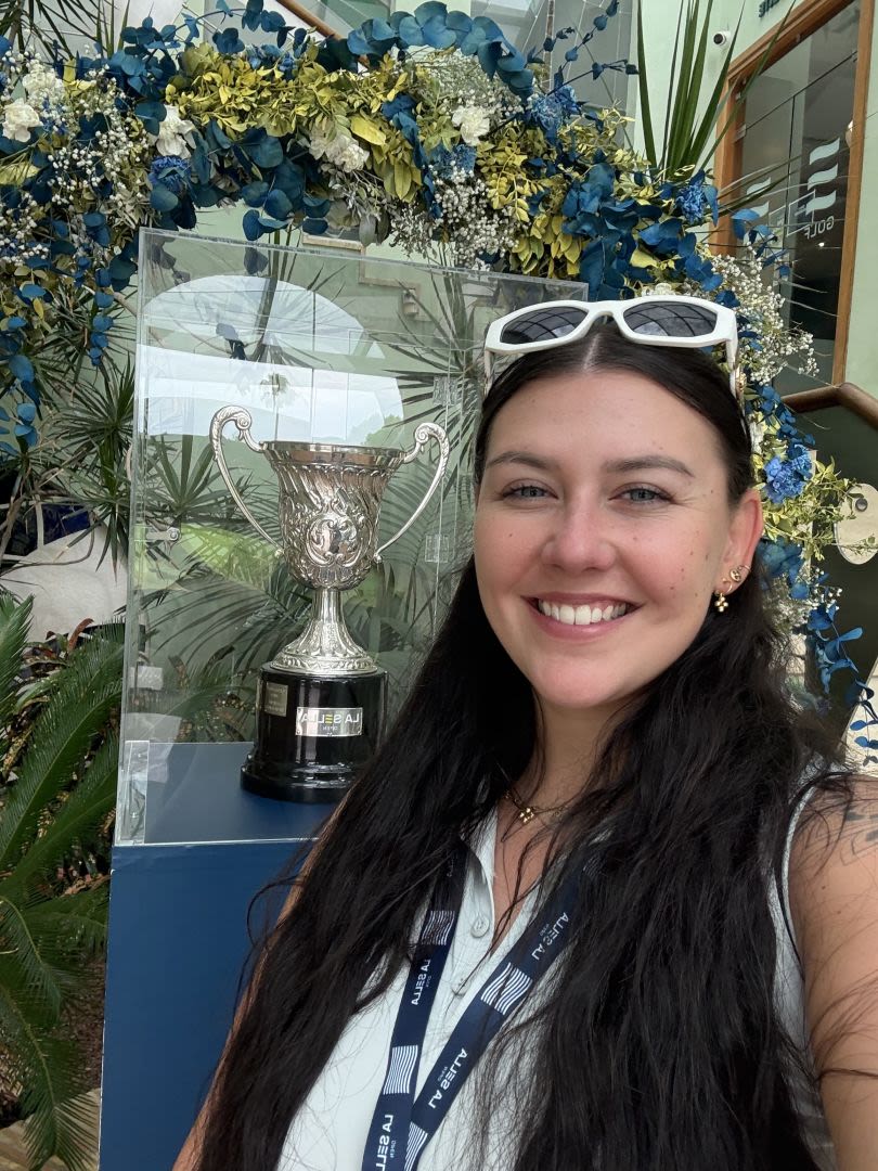 Selfie mit dem Pokal