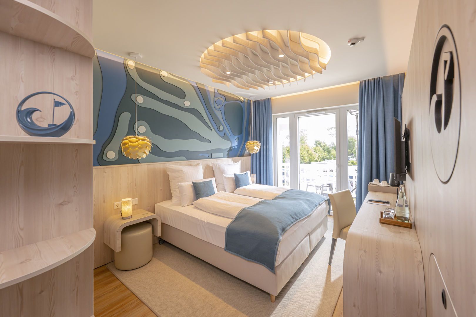 Hell und modern die Hotelzimmer im Golf 'n Wave: Und viele sogar mit Golfplatzblick.