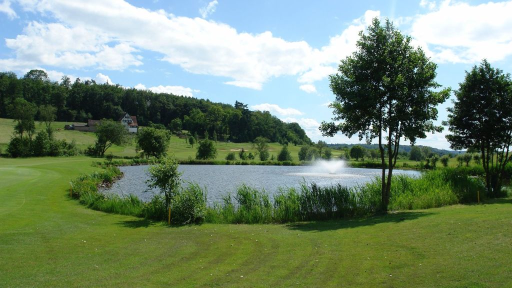 Ein Hingucker ist das Wasserhindernis an Bahn 18. (Foto: Golf Park Winnerod)