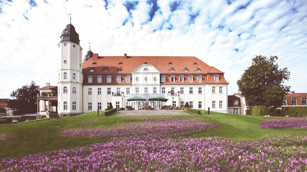 Das Herz des Resorts ist das 5-Sterne-Schloss Hotel, ein barocker Landsitz mit 173 Zimmern. (Foto: Hotels & Sportresort Fleesensee) 