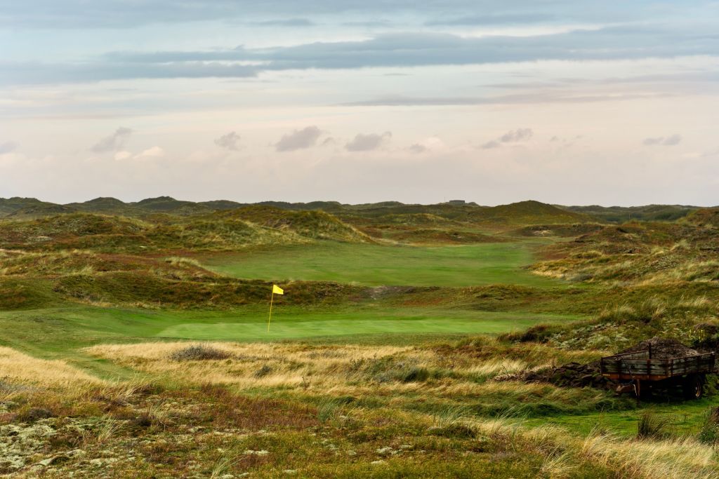 Zwischen den Dünen Fanös verlaufen die Fairways Richtung Grün. (Foto: Twitter/@Adrian Logue)