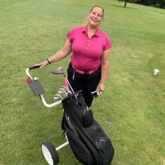 Nina liebt Golf