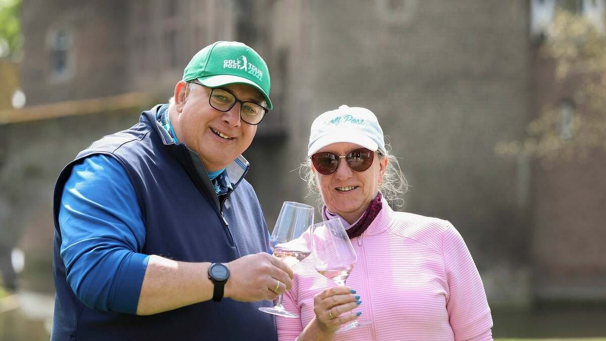 Wir stoßen auf ein rundum gelu...