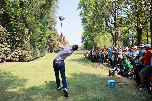 MEXICO CITY, MEXICO - FEBRUARY 23: Justin Thomas of the United States plays his shot from the fourth tee  during the final round of the World Golf Championships Mexico Championship at Club de Golf Chapultepec on February 23, 2020 in Mexico City, Mexico. (Photo by Hector Vivas/Getty Images)