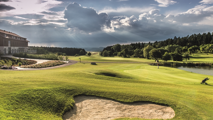 Durch geschicke Kombination der 36-Loch-Golfanlage, stehen drei abwechslungsreiche 18-Loch-Varianten zur Verfügung. (Foto: Spa & Golf Resort Weimarer Land)