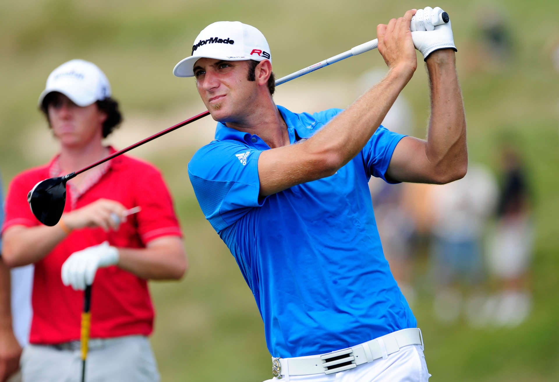 Zeit verändert Menschen. Bei der 92nd PGA Championship 2010 auf dem Straits Course in Whistling Straits begutachtet der junge Rory den Abschlag von Dustin Johnson.